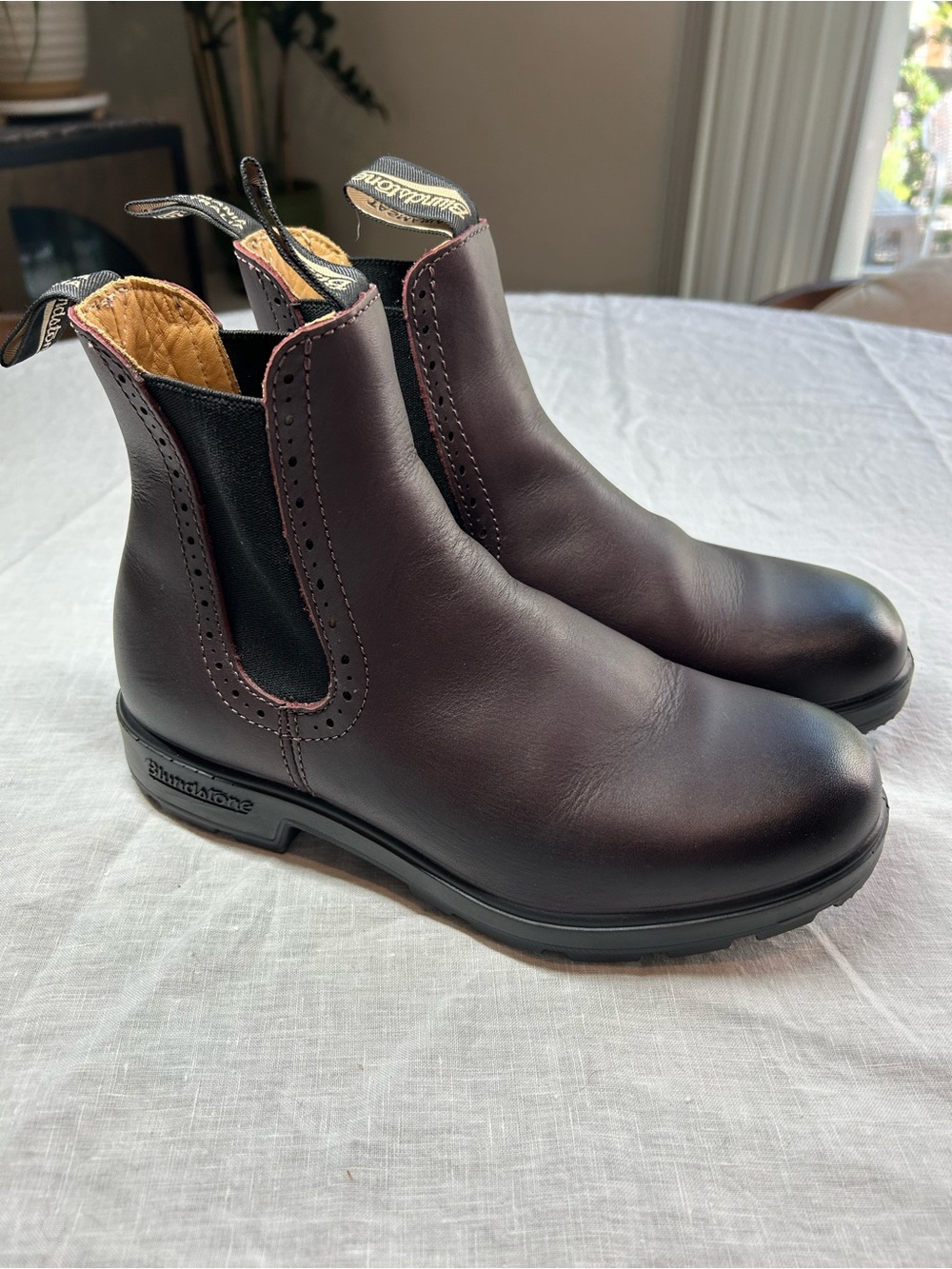 Blundstone women’s 1351 Shiraz Chelsea Ankle Boots worn once very clean like new